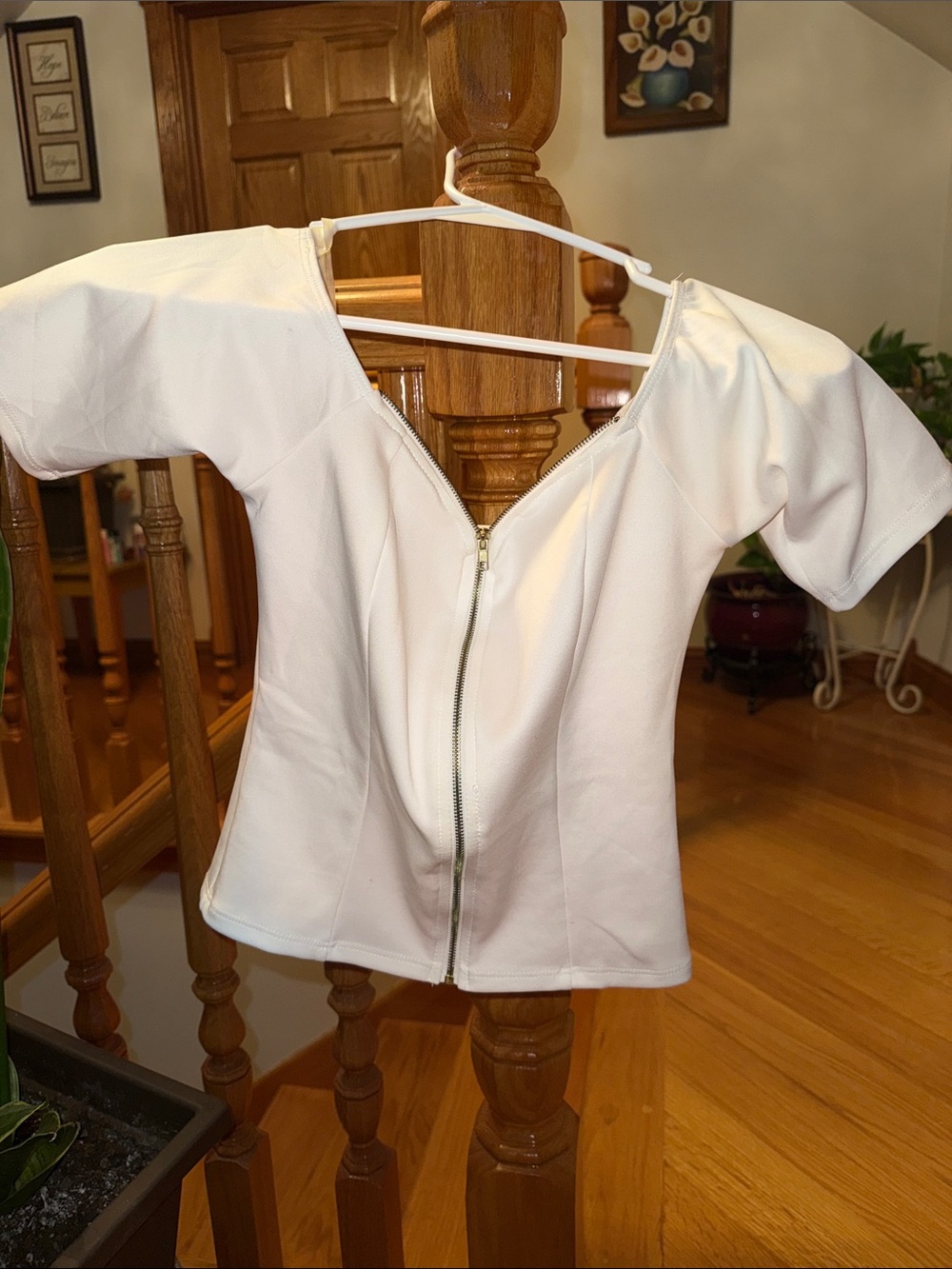 a'gaci White Zip-Front Off-Shoulder Crop Top